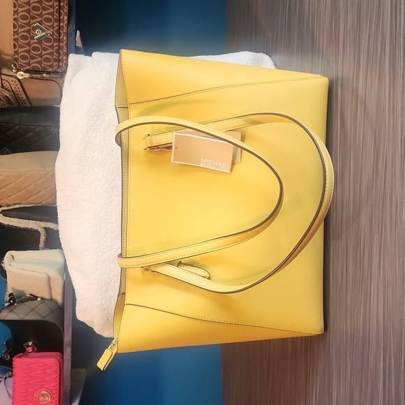 Michael Kors yellow tote - Picture 3 of 9